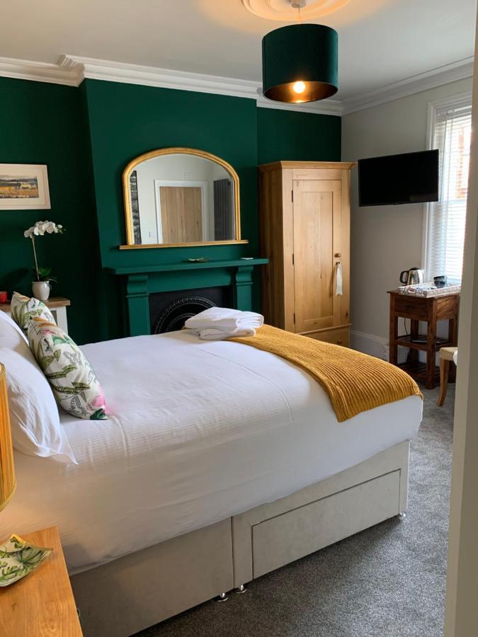 Bed and Breakfast The Lazy Lion Milford on Sea Exterior foto