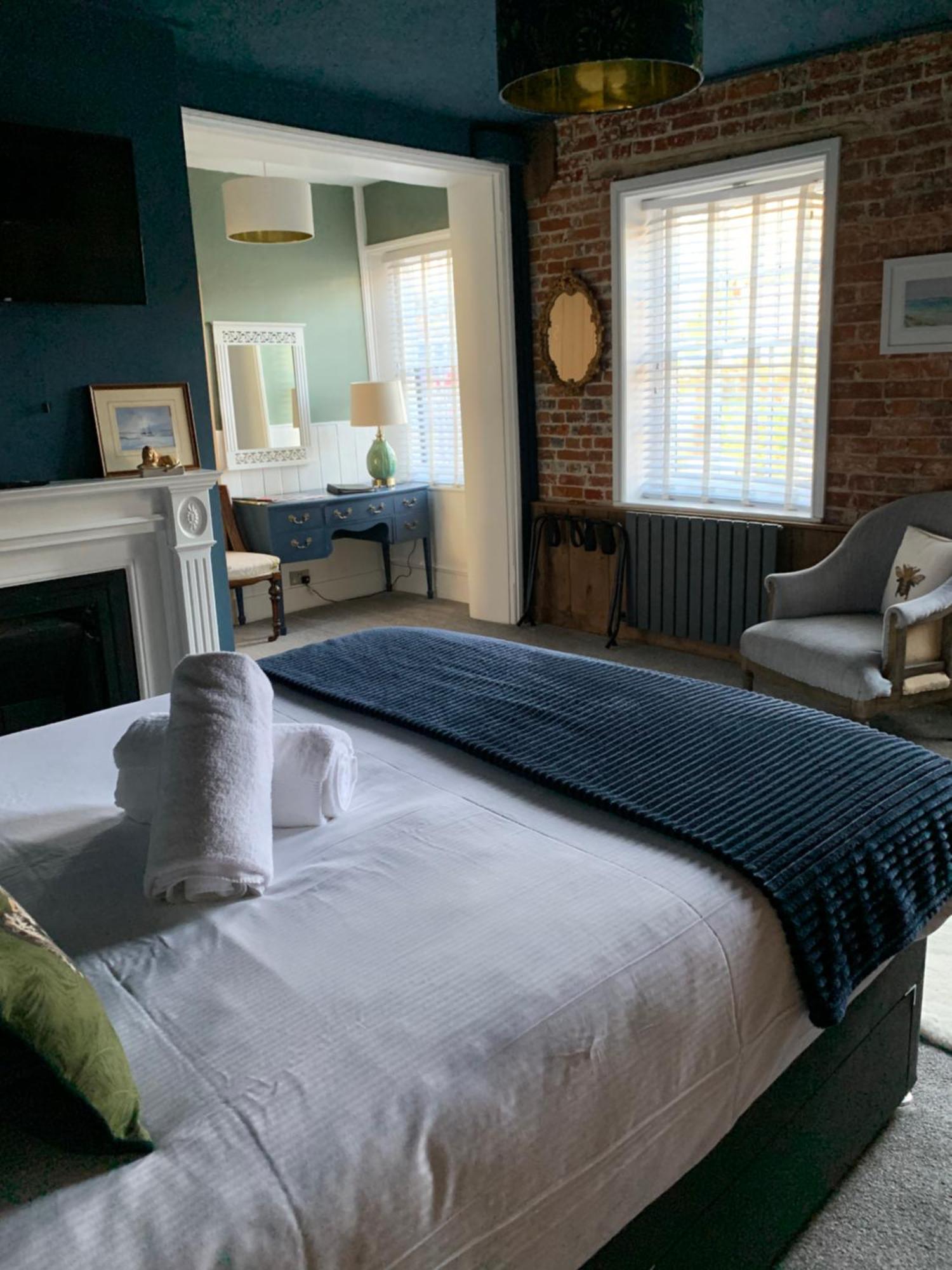 Bed and Breakfast The Lazy Lion Milford on Sea Exterior foto
