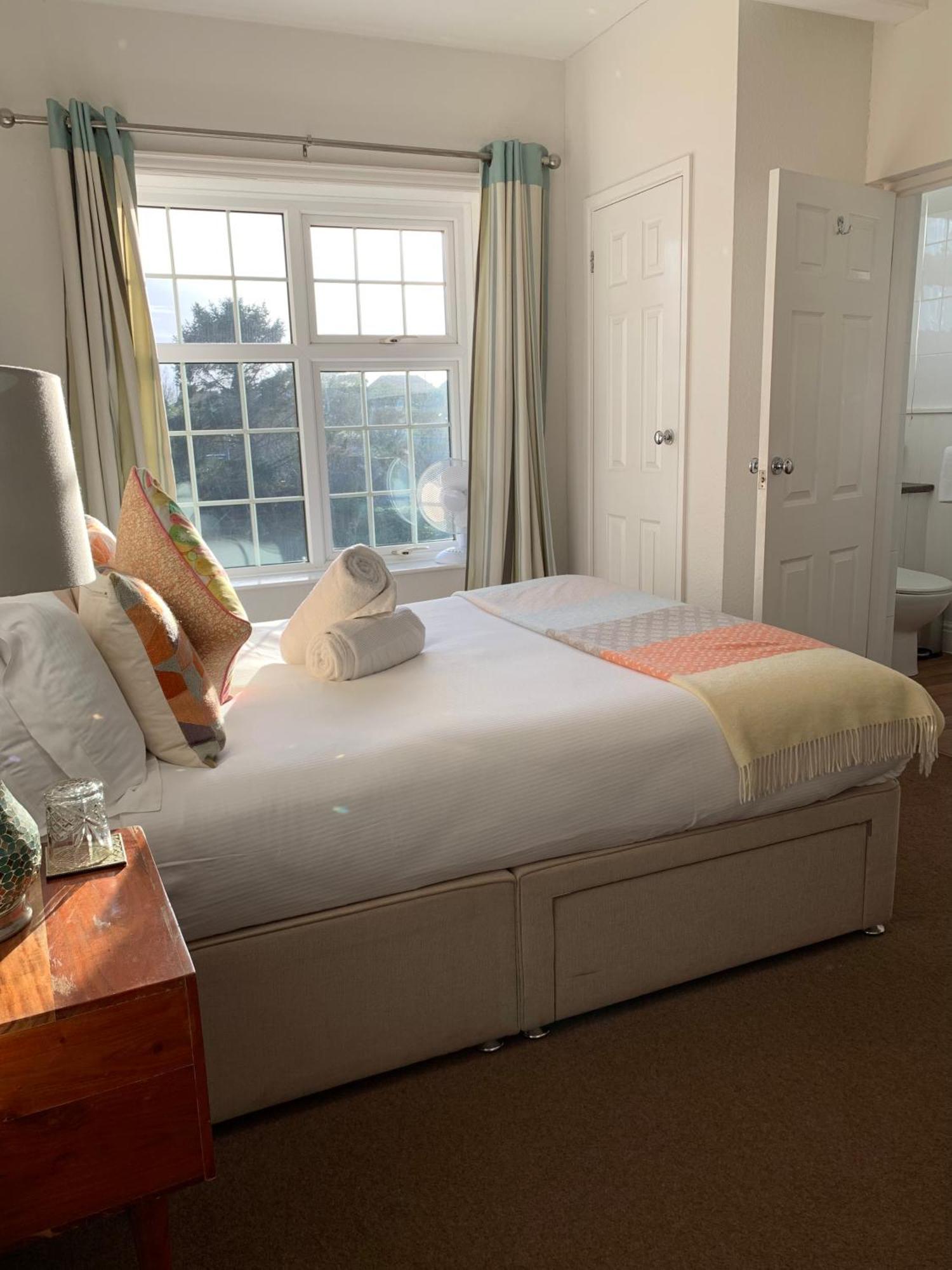 Bed and Breakfast The Lazy Lion Milford on Sea Exterior foto