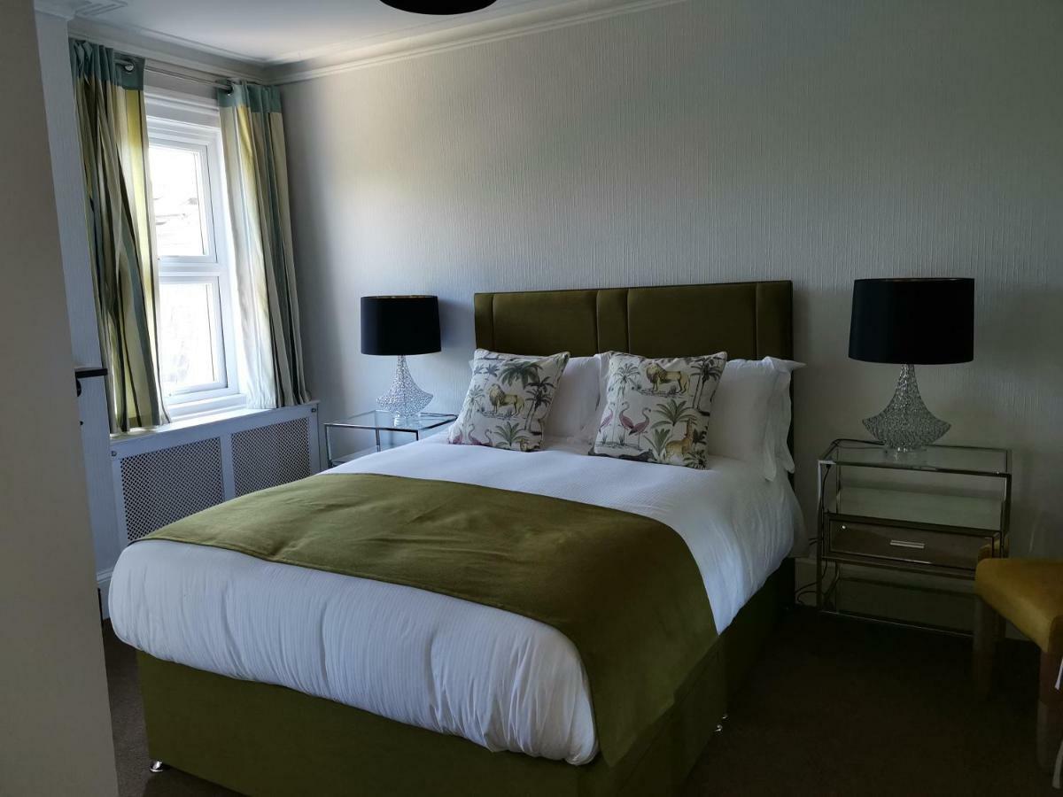 Bed and Breakfast The Lazy Lion Milford on Sea Exterior foto