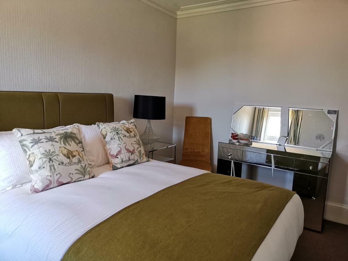 Bed and Breakfast The Lazy Lion Milford on Sea Exterior foto