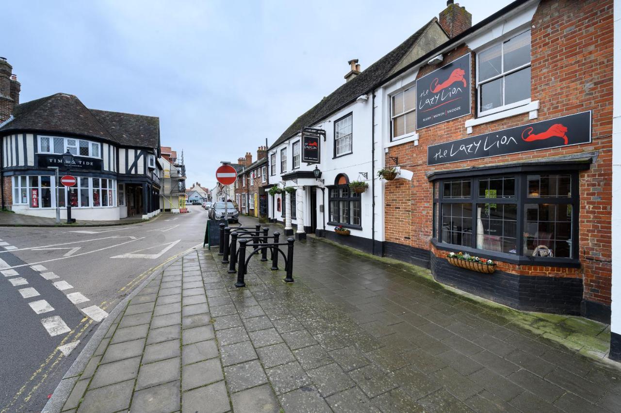 Bed and Breakfast The Lazy Lion Milford on Sea Exterior foto